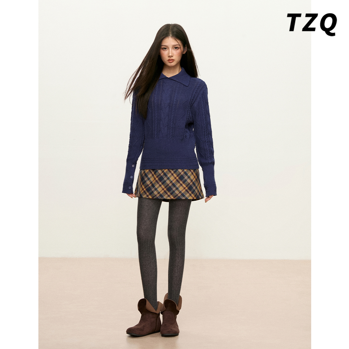 通勤风藏蓝色翻领麻花毛衣