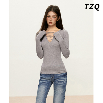 灰色V领镂空长袖针织衫女