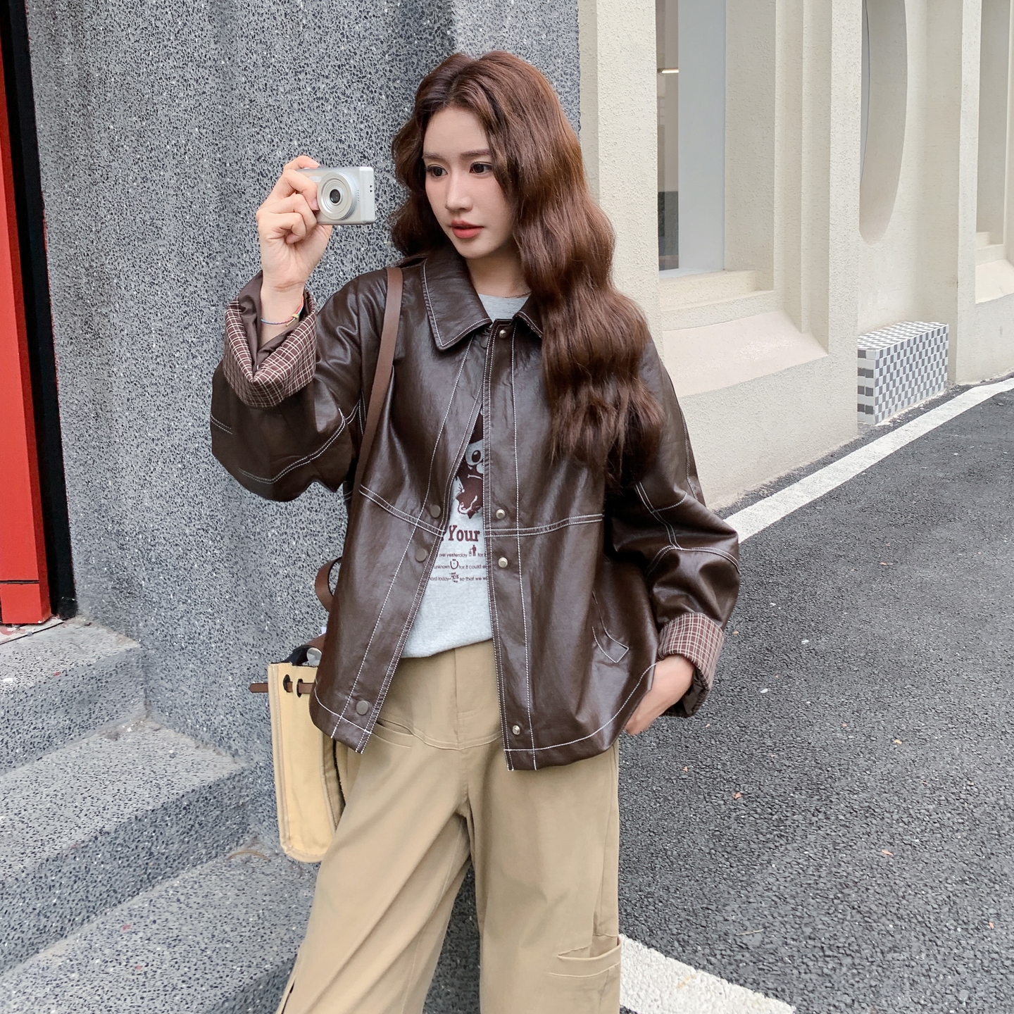 春秋外套翻领皮衣网红朋克风拼接口袋秋季港风长袖短款时尚休闲ol，女装皮衣，唛多