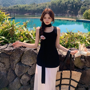 黑色无袖背心上衣套装女2025夏季新款设计感小众显瘦半身裙两件套图片