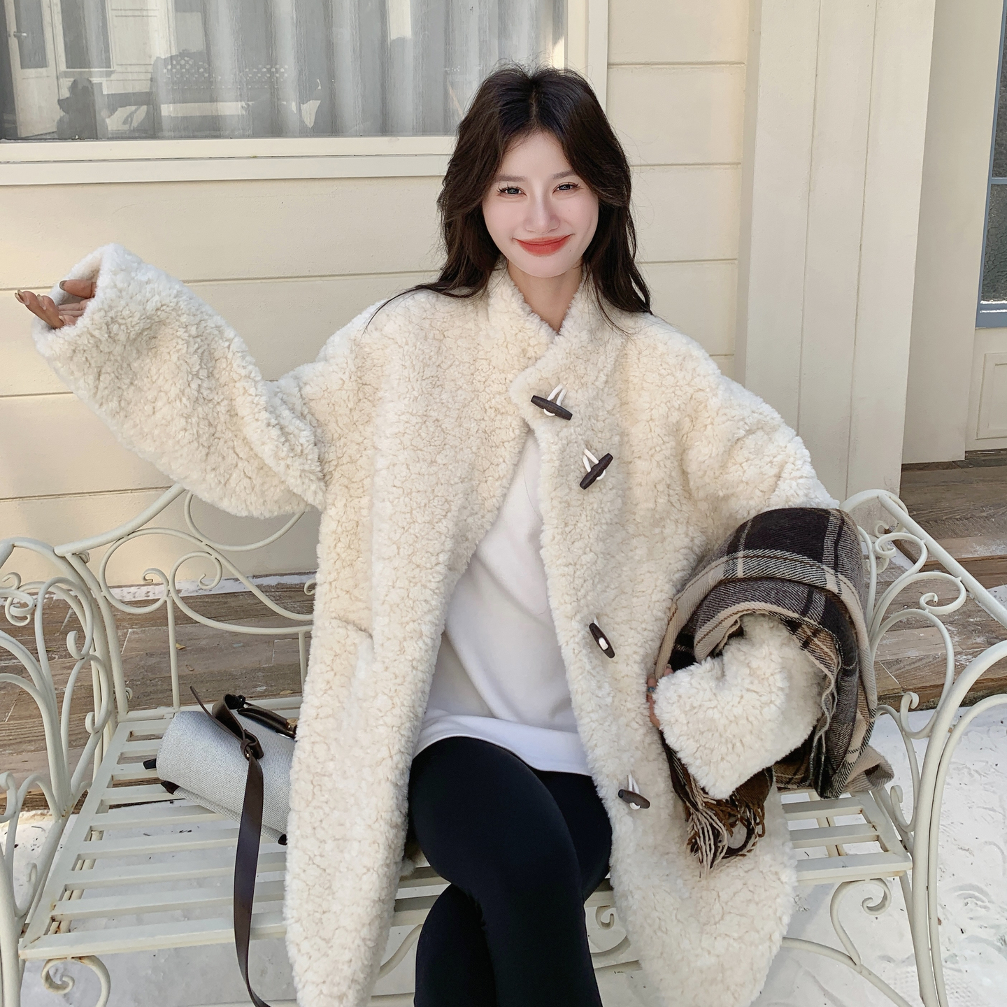 2025冬季新款现货加厚羊羔毛中长款外套米黄色#25221-P195-K288，女装皮草，唛多