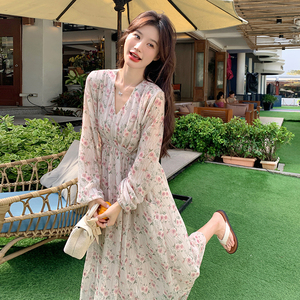 法式度假风V领碎花连衣裙女2025春季新款复古气质收腰绝美茶歇裙图片