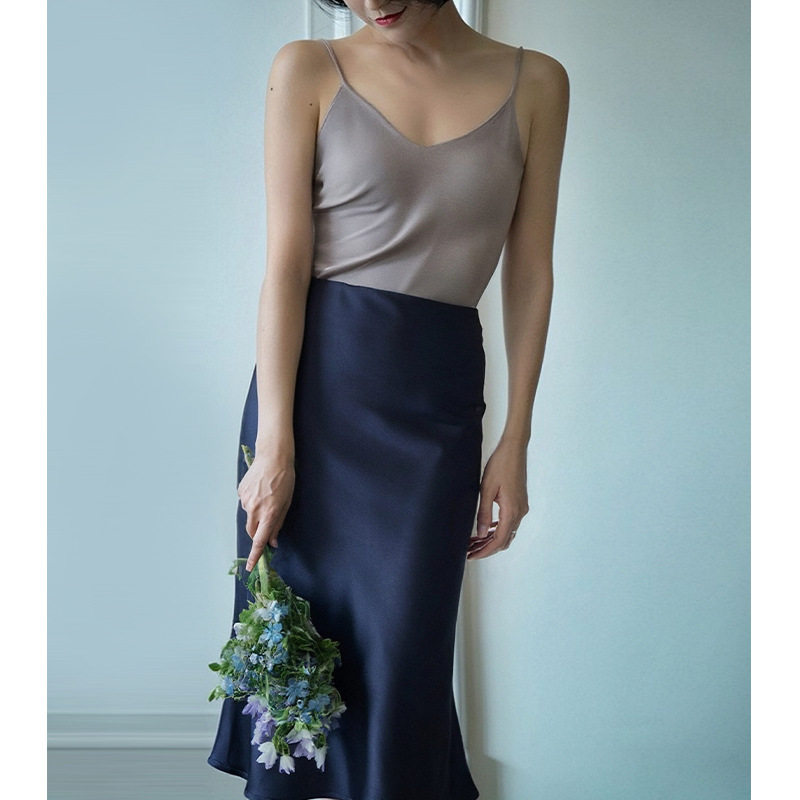 2026年早春新款高腰显瘦半身裙女小个子高级感垂感直筒一步包臀裙