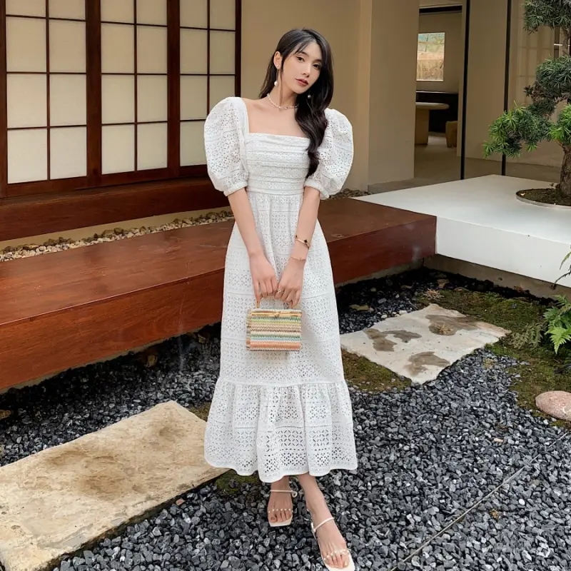 2025年夏季新品女装棉布精美绣花性感方领中袖长款连衣裙蓝色白色