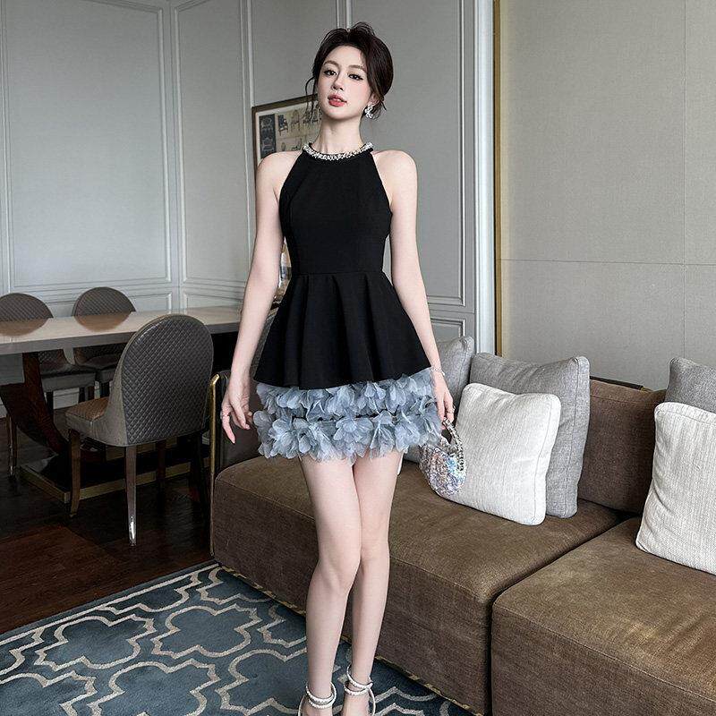 千金风挂脖式无袖连衣裙2026夏季新款法式气质收腰生日礼服短裙子