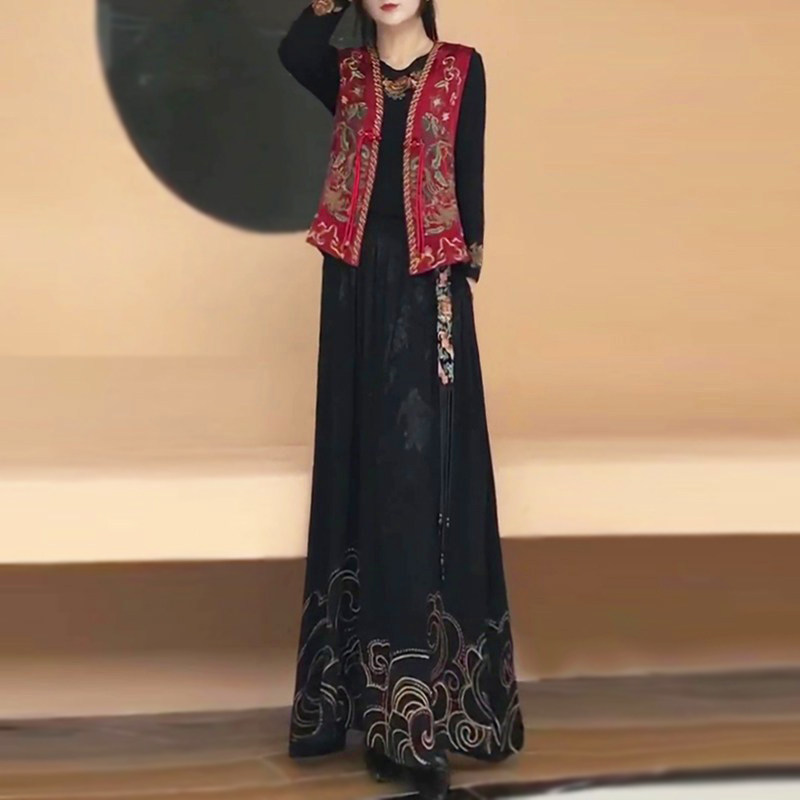 2026春季国风减龄套装新中式高级感气质刺绣盘扣马甲长裙两件套女
