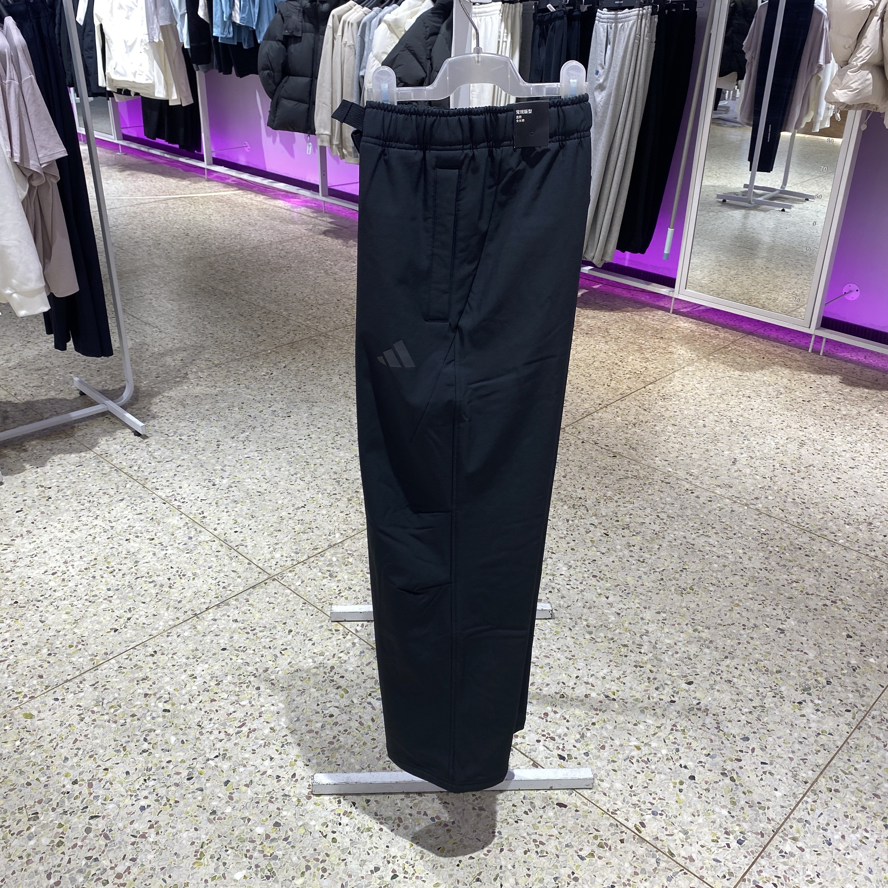 阿迪达斯2024冬新款休闲运动裤子拒水防泼男款梭织长裤JX1784