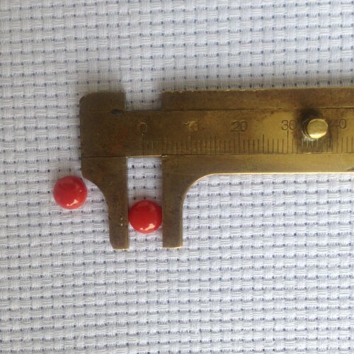 专业生产各种红色包珠裸石戒面7mm