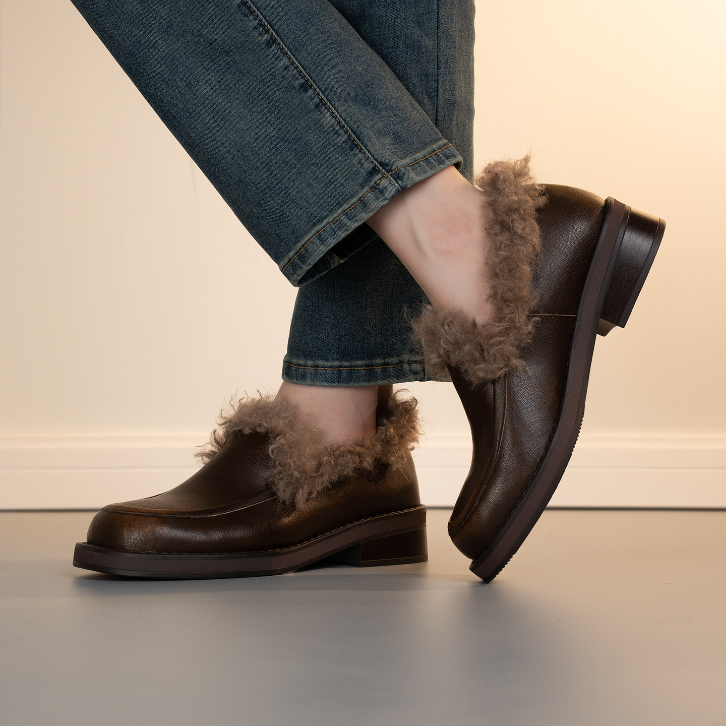 厚毛里圆头毛毛单鞋加绒一脚蹬复古风深口单鞋通勤秋冬简约时尚,女鞋,深口单鞋,淘宝优惠券,粉丝福利购,淘宝优惠卷