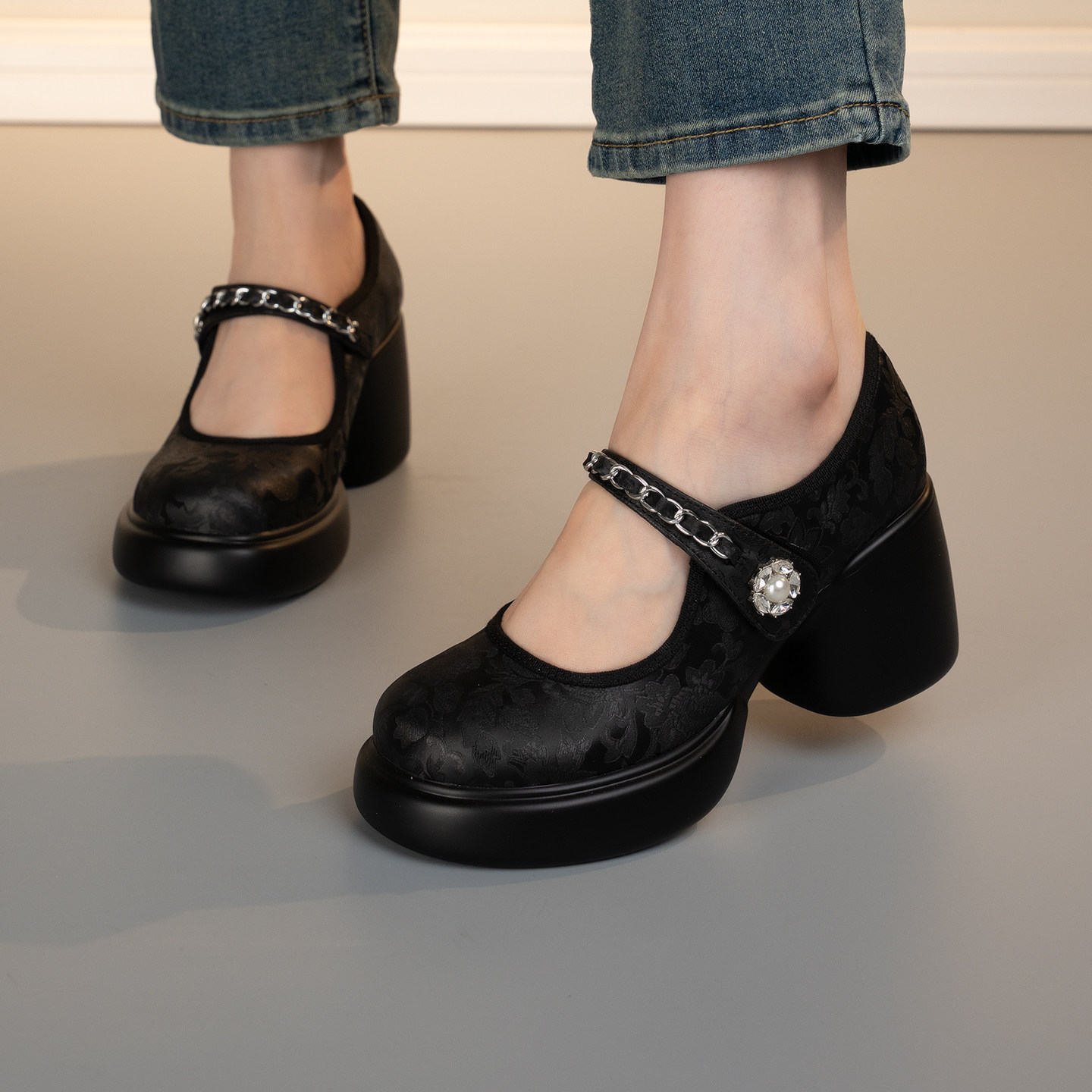 头层牛皮单鞋圆头压花一字扣粗跟高跟鞋厚底鞋复古风水钻时尚简约,女鞋,深口单鞋,淘宝优惠券,粉丝福利购,淘宝优惠卷