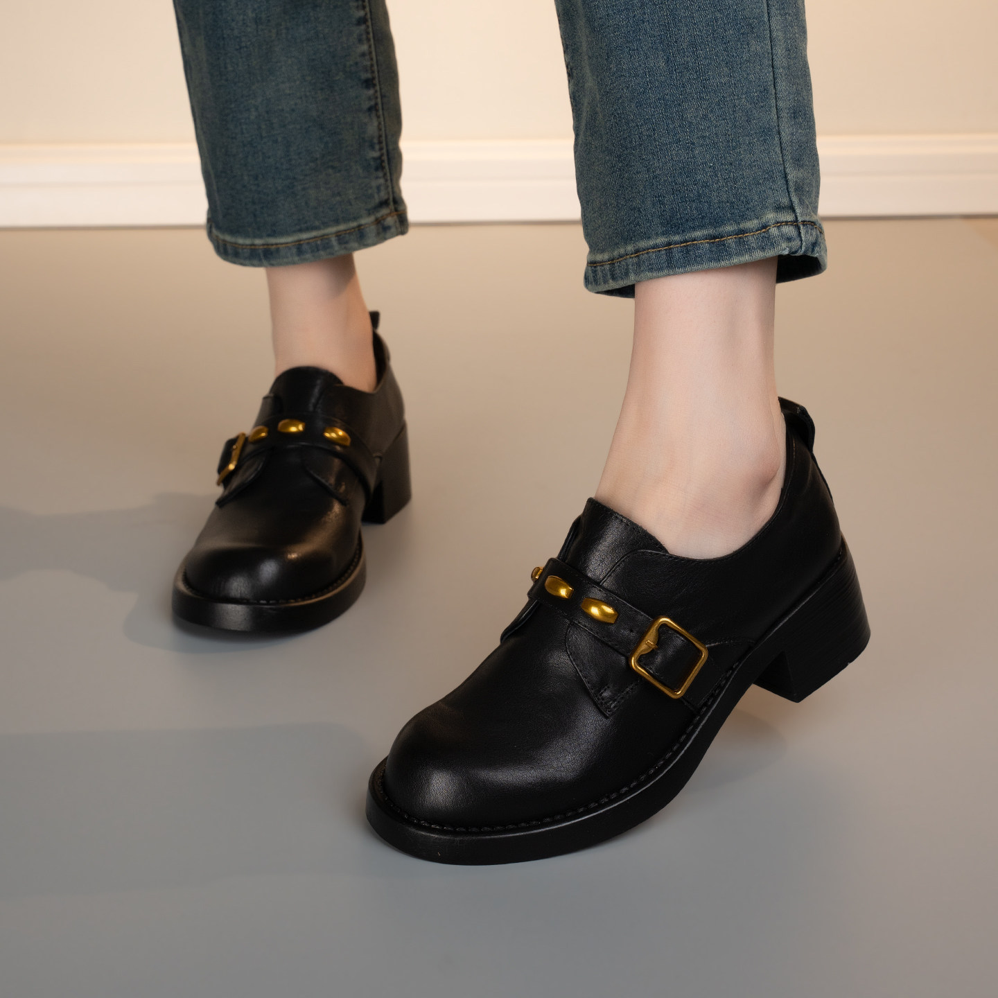 复古英伦真皮深口单鞋女粗跟皮带扣乐福鞋圆头中跟皮鞋休闲一脚蹬,女鞋,深口单鞋,淘宝优惠券,粉丝福利购,淘宝优惠卷