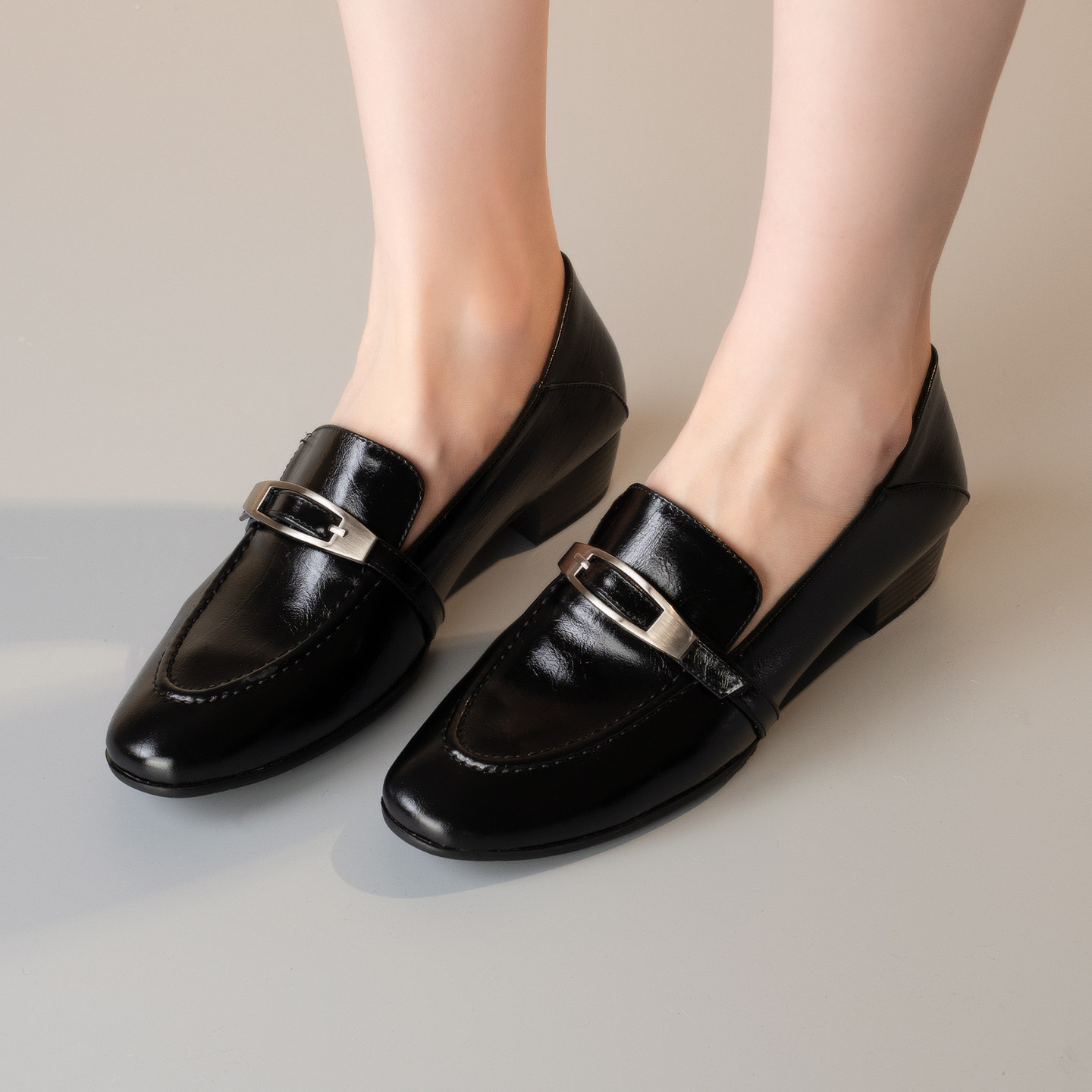 尖头平底舒适百搭通勤深口皮带扣百搭乐福鞋深口单鞋中跟一脚蹬,女鞋,深口单鞋,淘宝优惠券,粉丝福利购,淘宝优惠卷