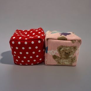 沙包小米填充儿童幼儿园学生玩具手工缝制花色随机2个7厘米150克