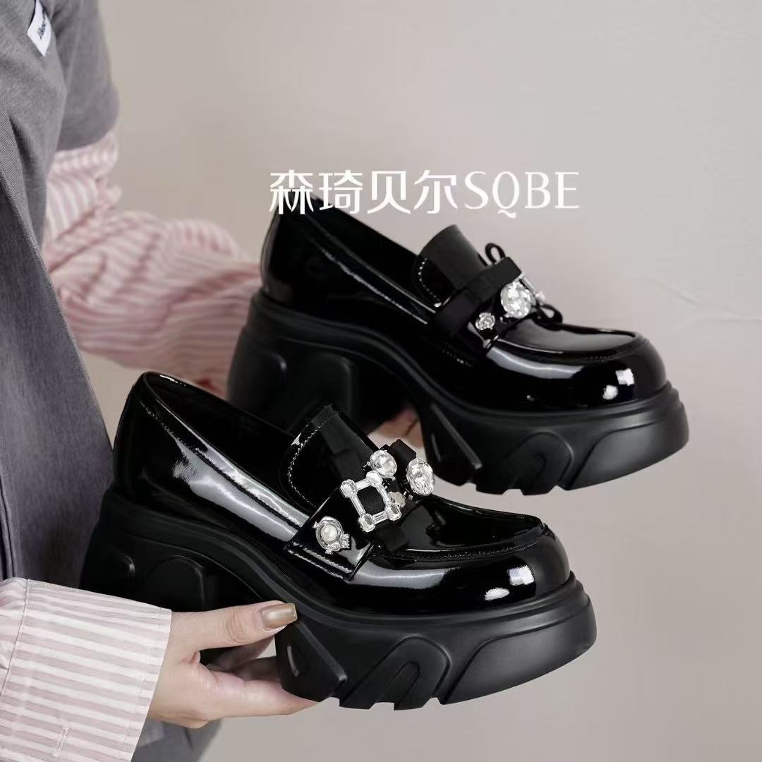 森琦贝尔2025秋季新款-1492厚底8cm软漆皮乐福鞋一脚蹬德比鞋水钻