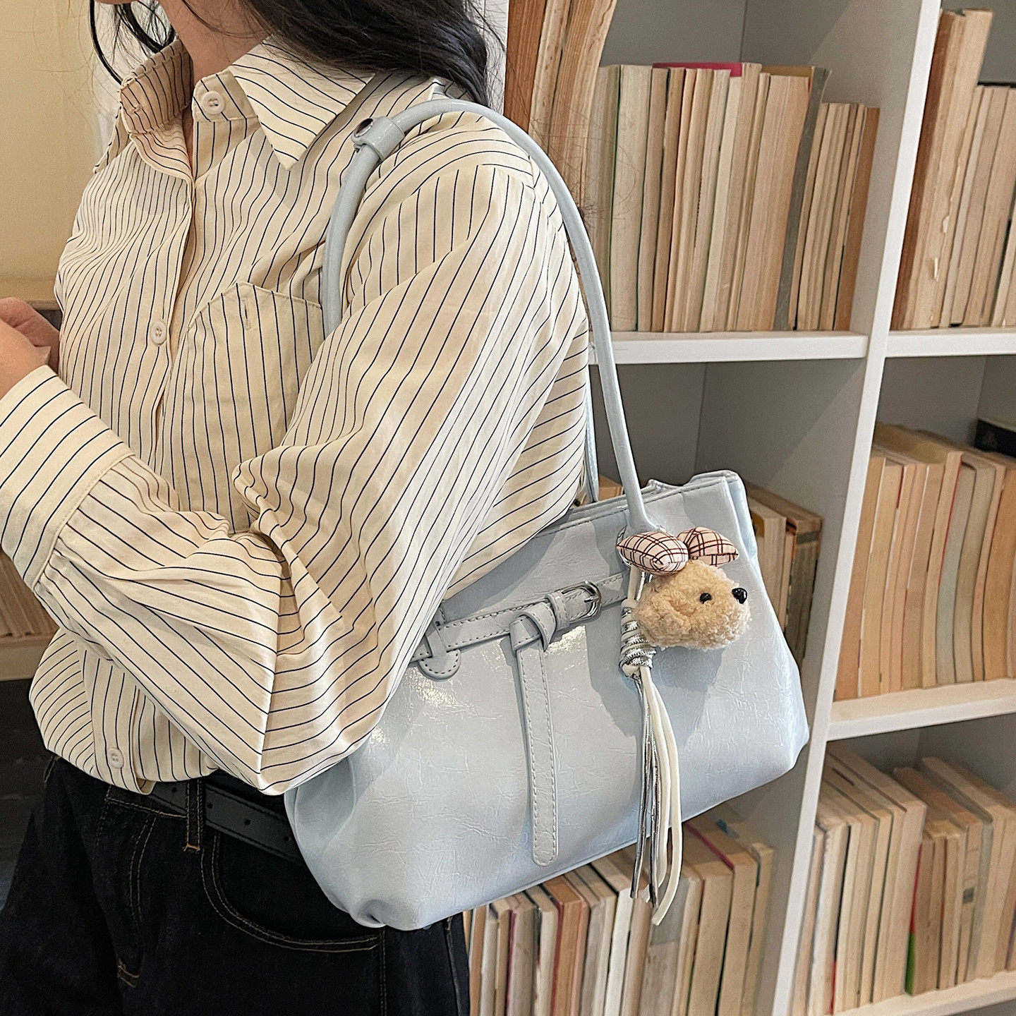 夏天大容量清新通勤托特包女士百搭手提包新款时尚轻奢小众单肩包