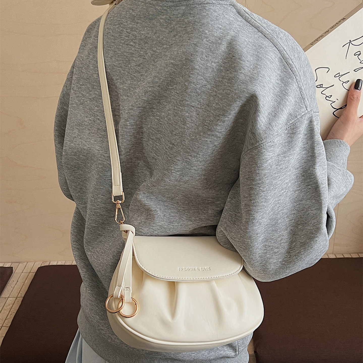 法式小众清新褶皱斜挎包女2026春夏新款文艺单肩包百搭时尚小包包,箱包皮具/热销女包/男包,小方包,淘宝优惠券,粉丝福利购,淘宝优惠卷