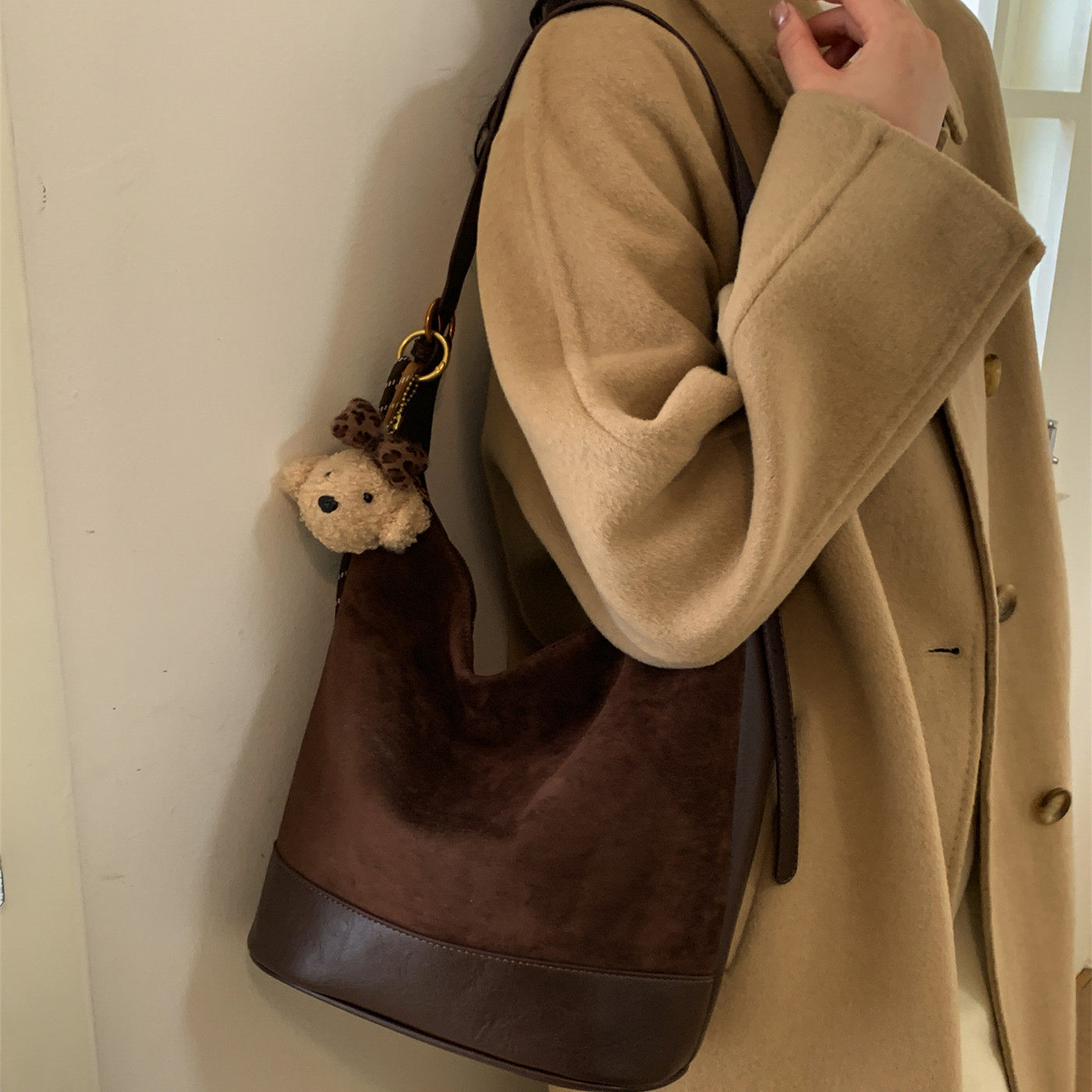 森系ins小众绒面水桶包女式复古高级感单肩包春夏百搭时尚斜挎包