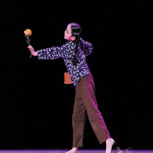 一朵红的花演出服曙光红孩子红色记忆战火中的儿童团舞蹈服刘胡兰