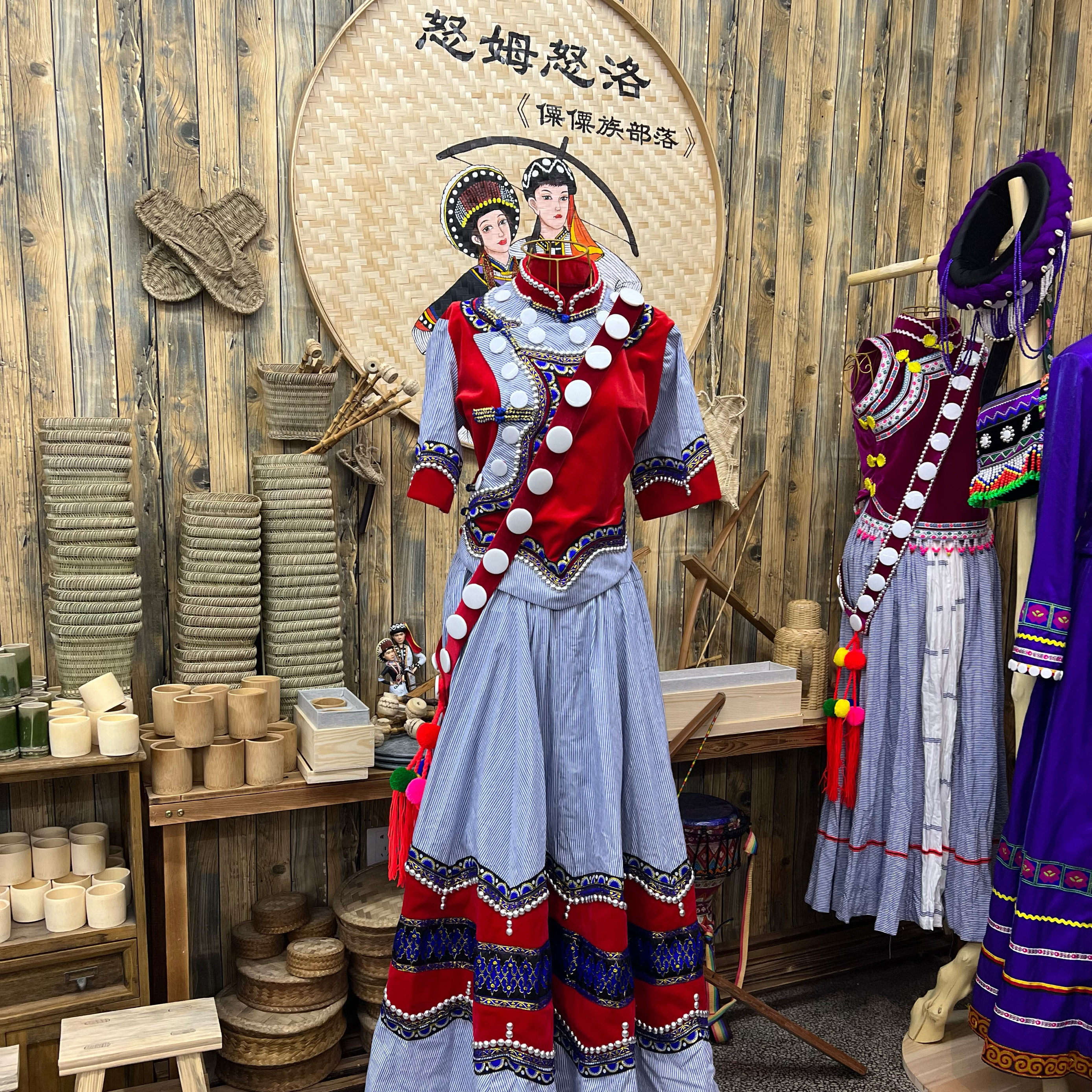 傈僳族服装服饰配饰 私人高端定制版 民族服装服饰批发 正品
