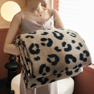 毛毯2025新款高档豹纹老钱风沙发上用的盖毯睡觉毯子加厚冬高级感