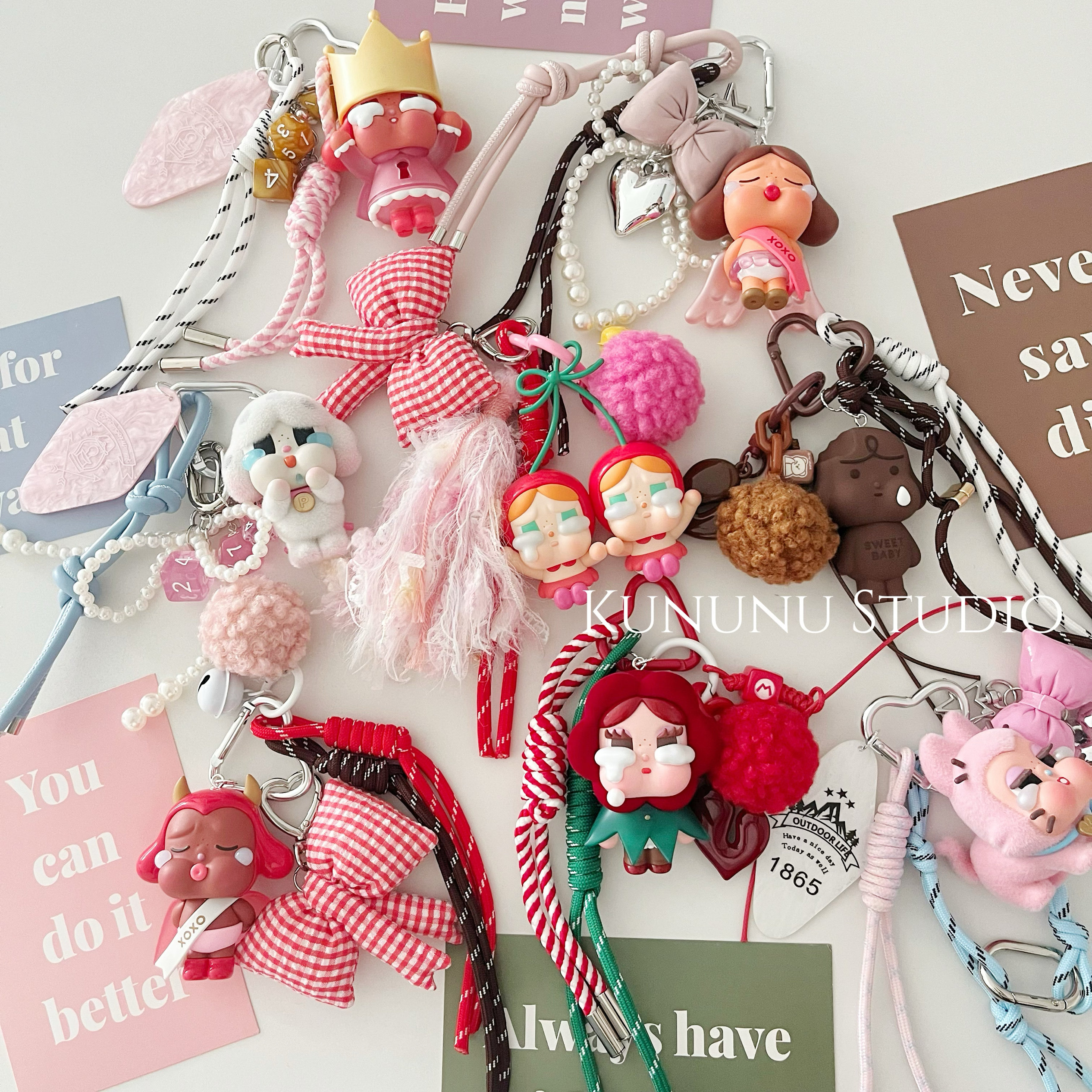 正品泡泡玛特CRYBABY爱神的眼泪包挂汽车车挂 哭娃钥匙扣挂件