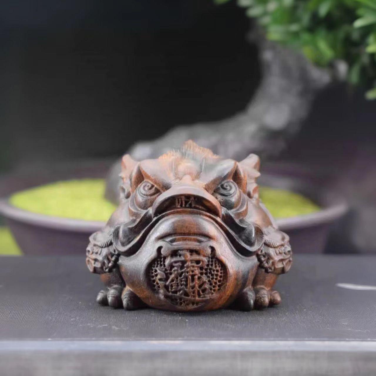 印尼沉香木霸王三足金蟾招财进宝手把件精工细雕手把件文玩摆件