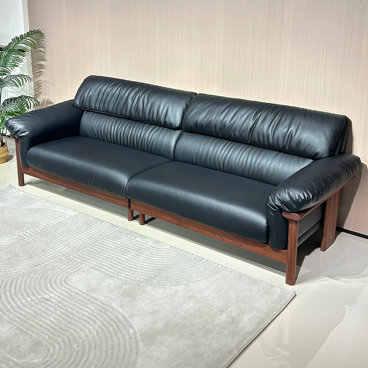 现代简约实木沙发客厅家用真皮羽绒沙发小户型直排四人位2026新款