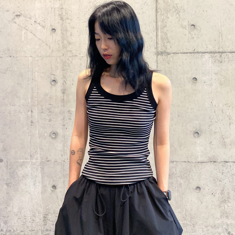 条纹圆领背心女内搭2026夏季新款外穿高级感显瘦遮副乳打底上衣 - 实物图