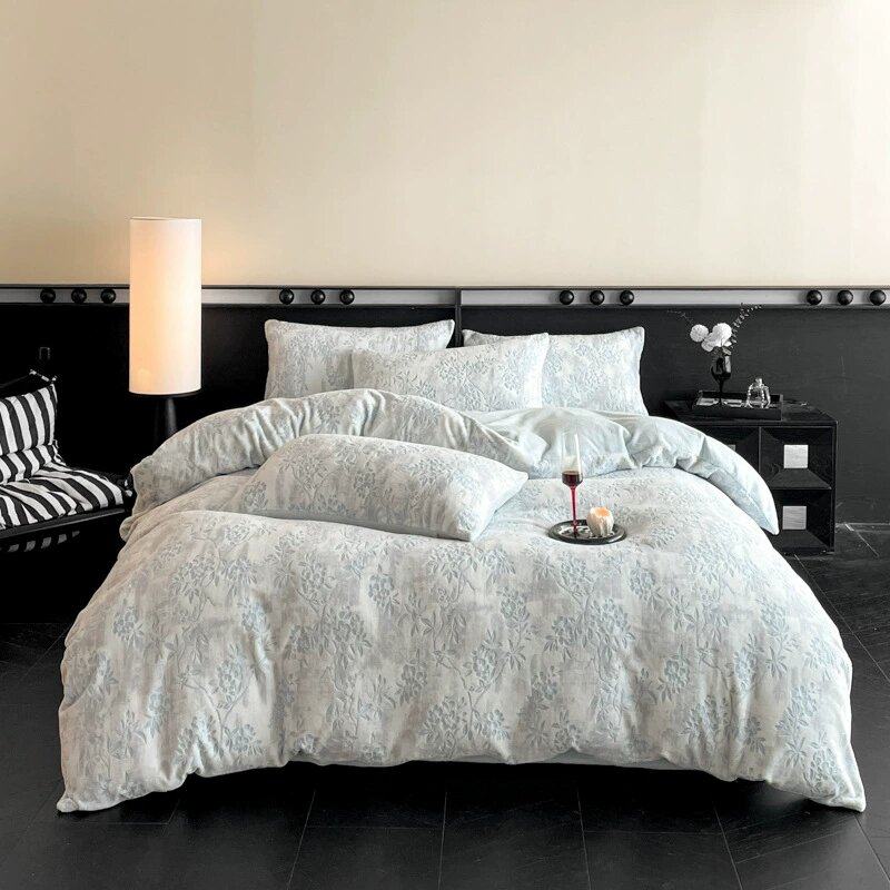 2026新款加厚复古风雕花牛奶绒四件套冬季保暖双面珊瑚绒床单床笠