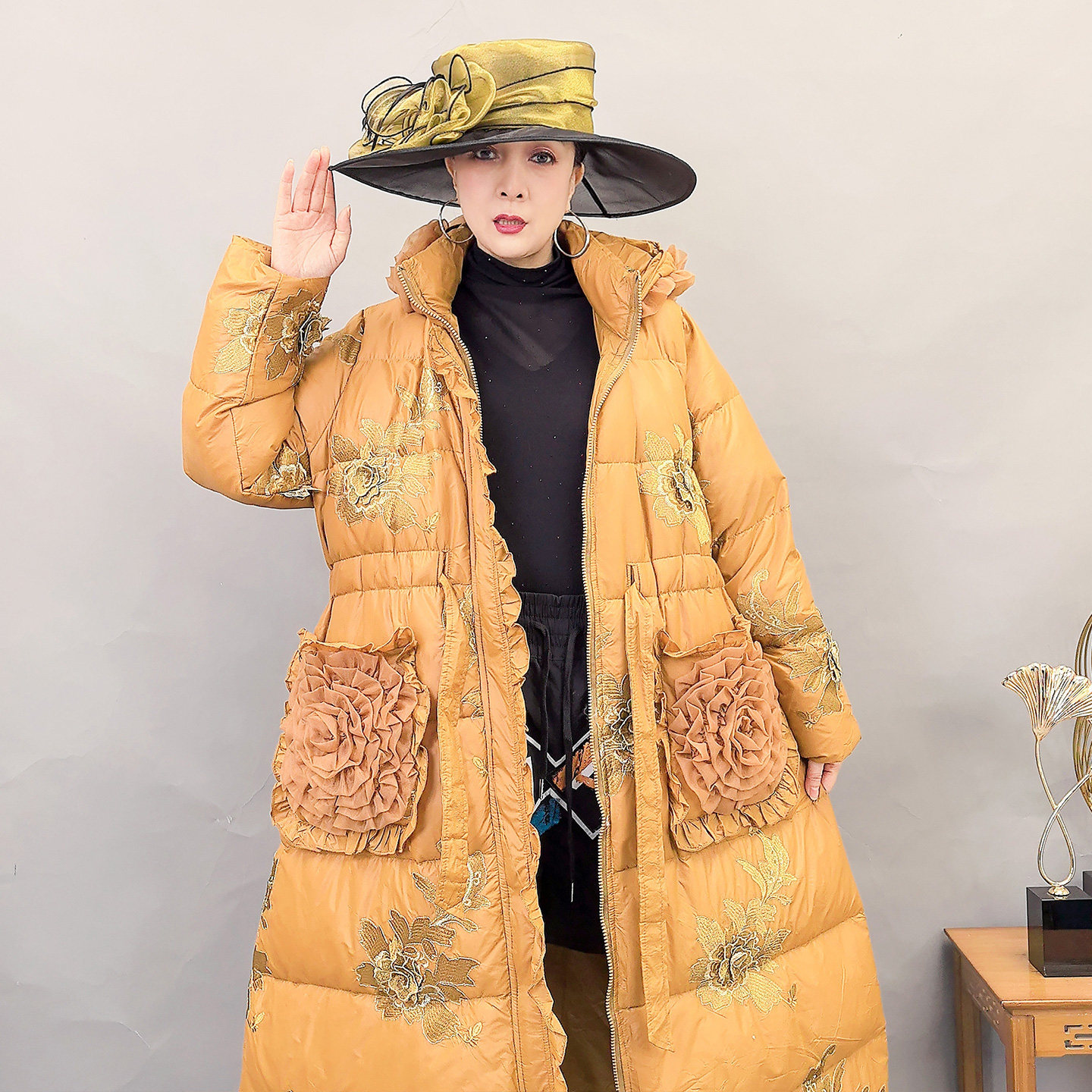 重工刺绣中长款时尚高端羽绒服