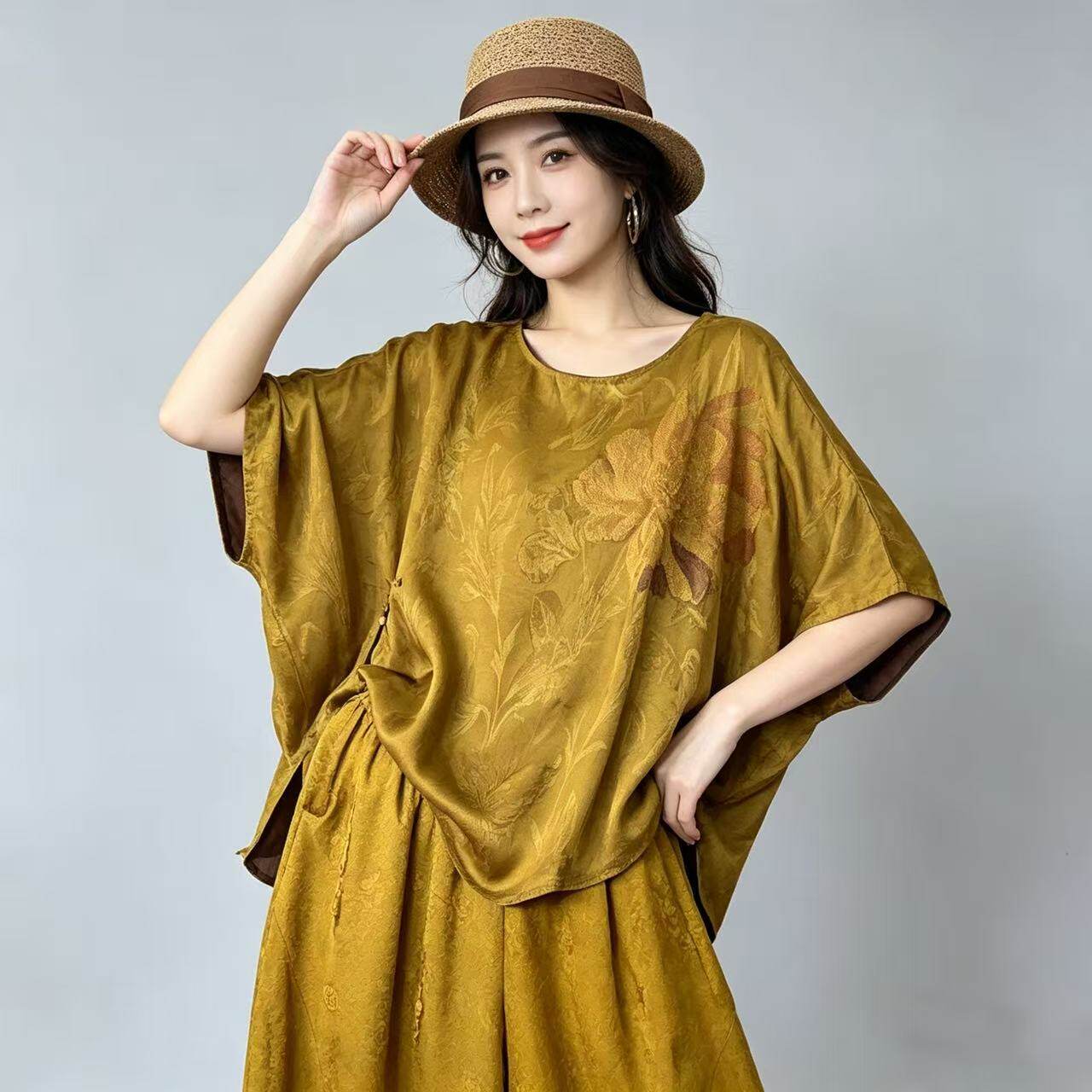 度假风黄色印花宽松短袖上衣女