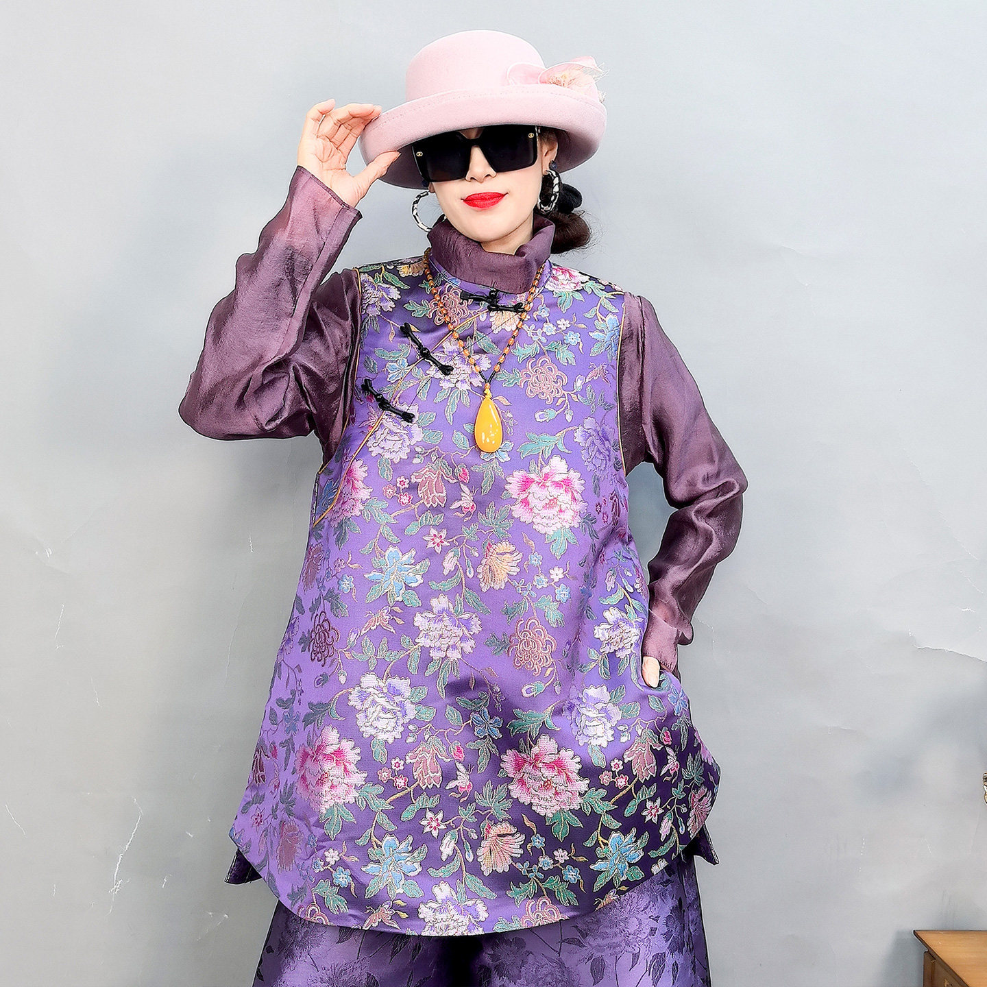 8706新中式国风立领盘扣提花马甲女紫色无袖复古马夹高级感上衣,女装/女士精品,马夹,淘宝优惠券,粉丝福利购,淘宝优惠卷