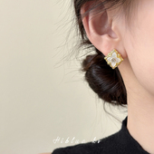 爆款 独特法式 轻奢高级感四叶草花朵耳钉女2026新款 小众耳环耳饰