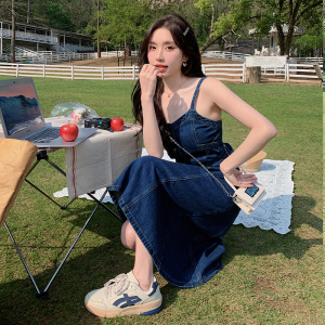 法式气质v领牛仔连衣裙女夏显瘦2025新款梨型身材休闲温柔风裙子