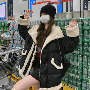 独特超好看羊羔毛拼接羽绒服女冬2024新款小众设计感炸街机车外套图片