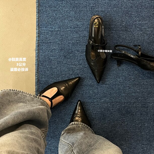 2026夏季新款时尚小众设计感复古百搭高跟鞋网红低跟包头凉鞋女