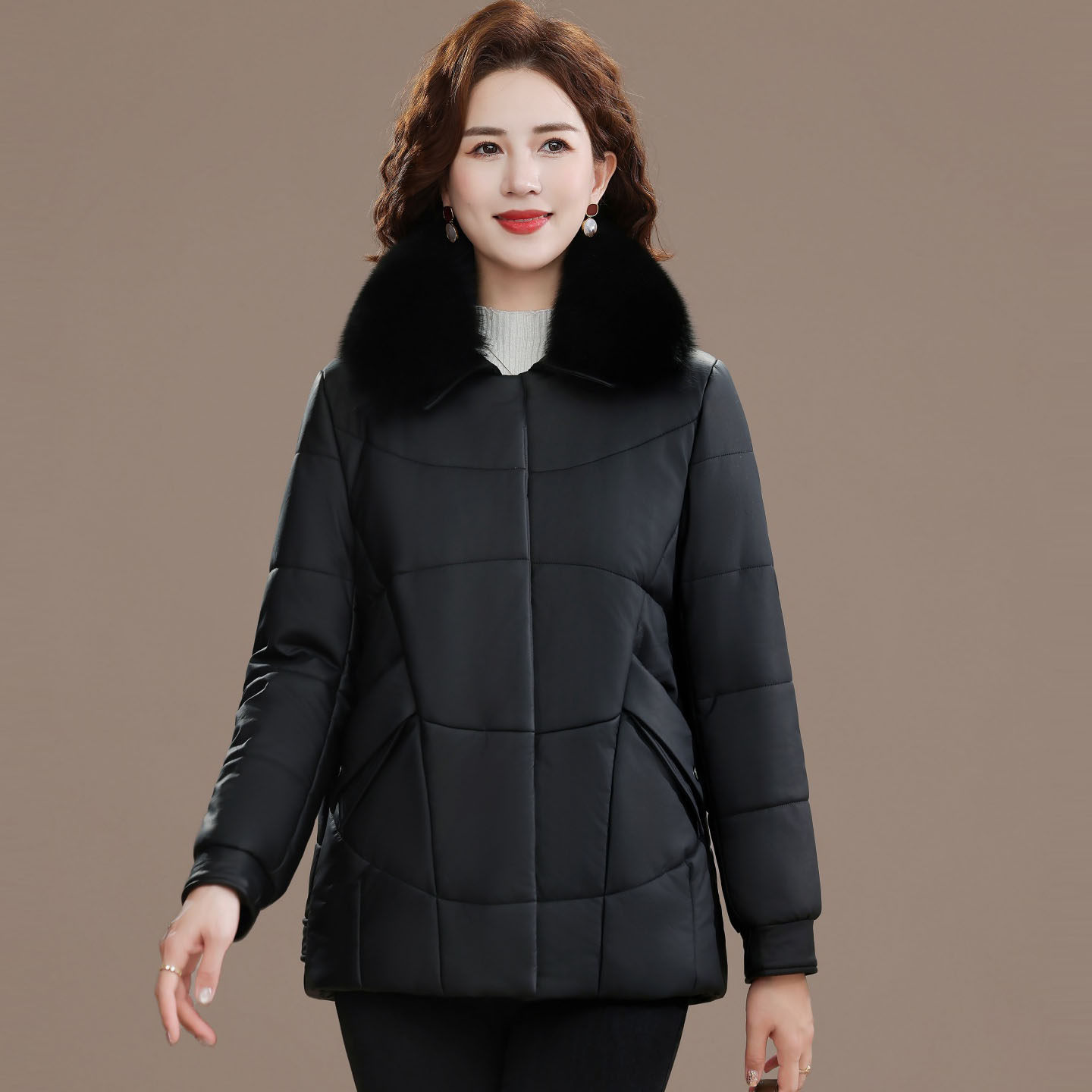 海宁皮衣外套女加绒加厚短款中老年妈妈皮夹克大码冬季女装皮棉衣