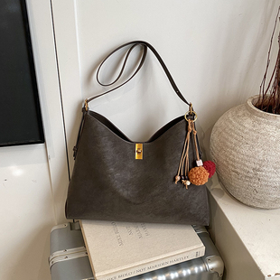复古大容量锁扣托特包包女式2026新款上班通勤包麂皮绒单肩斜挎包