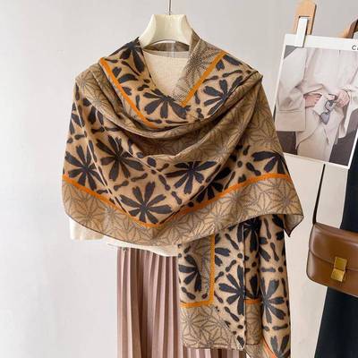复古文艺碎花棉麻丝巾女士夏季妈妈大披肩春秋沙滩巾薄款围巾纱巾