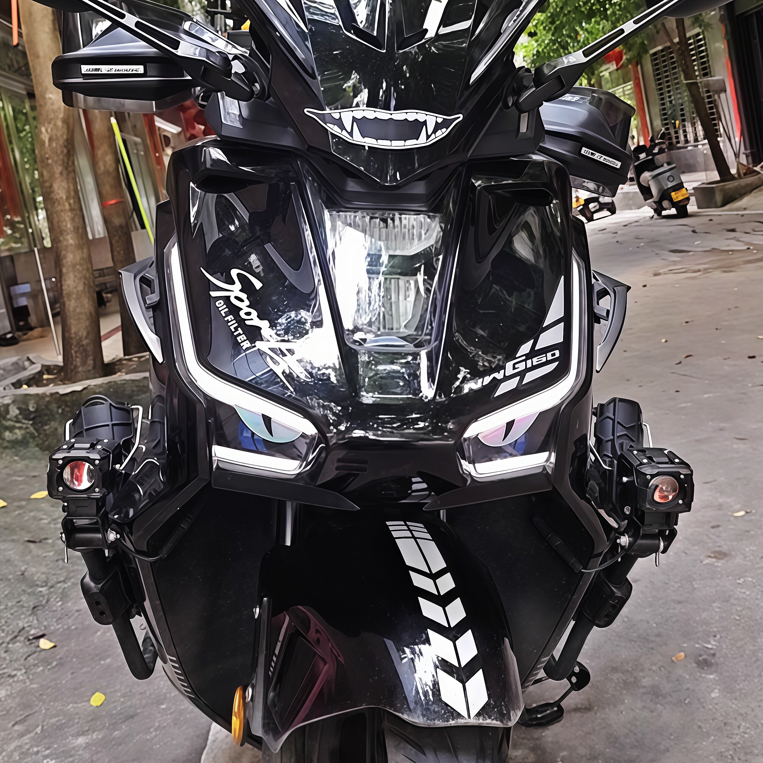 适用五羊本田NWG150夜光猫眼睛装饰贴纸摩托车头高达拉花改装配件