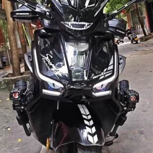 适用本田NWG150车身贴纸车头夜光眼睛挡泥板改装饰高达配件拉花贴