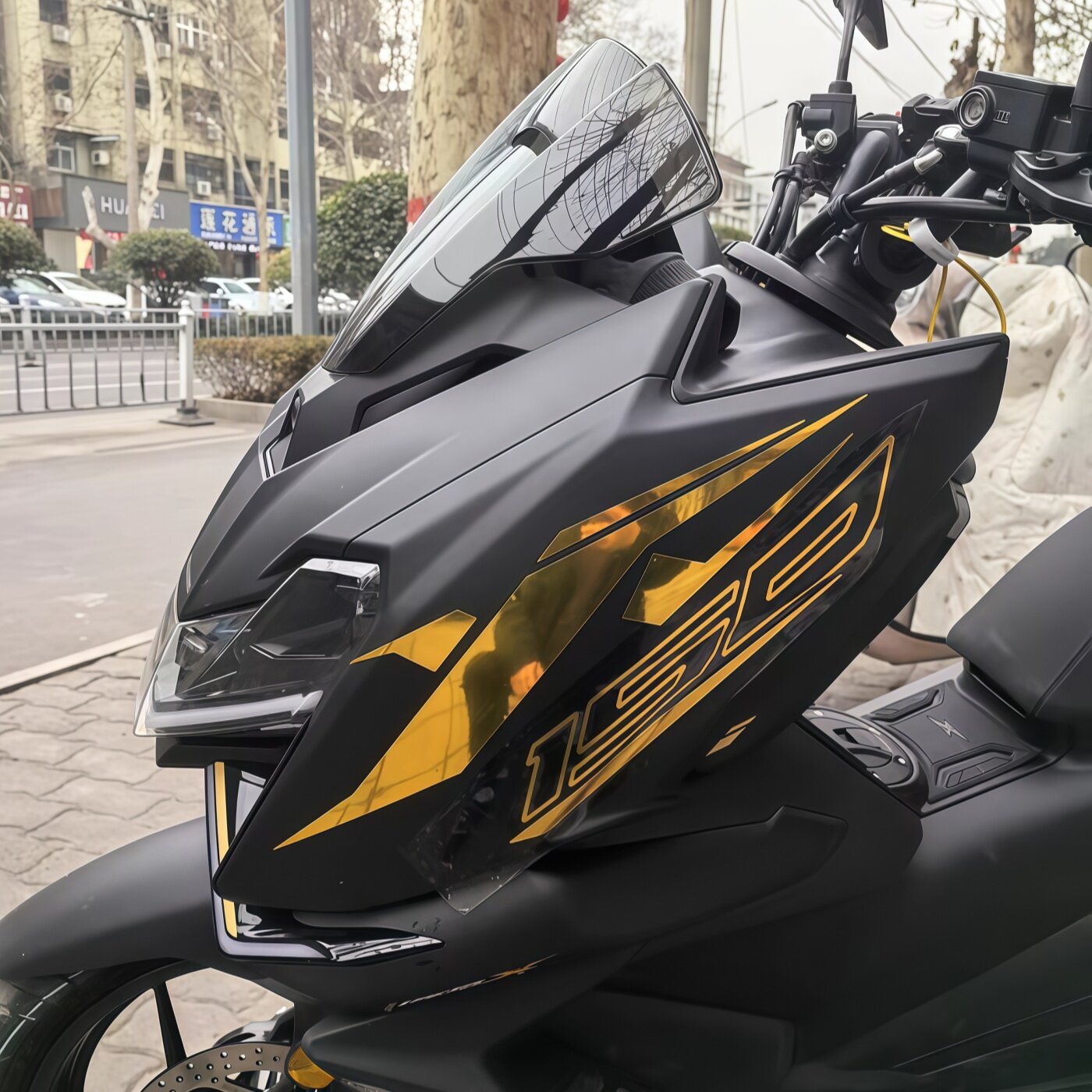 适用26年升仕150X车头拉花两侧装饰贴纸风挡挡泥板改装饰遮划痕贴