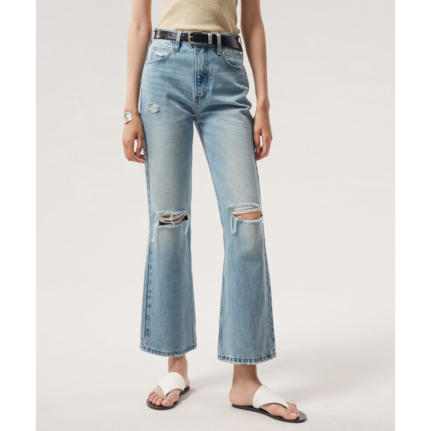 高街腿精 手擦猫须 马骝吊磨 高腰显瘦拉丝破洞微喇叭九分牛仔裤