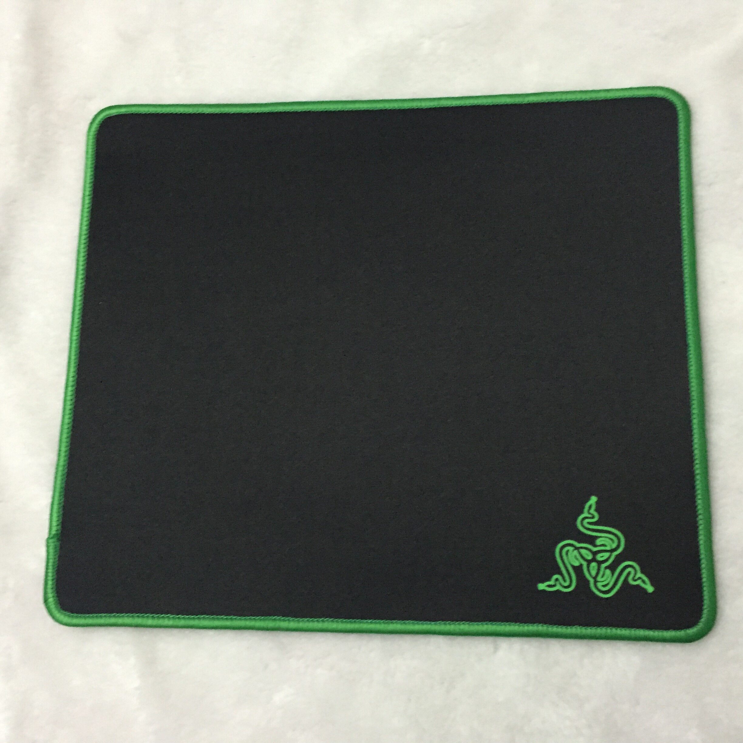 精密锁边 雷蛇鼠标垫 2毫米厚 网吧 cf游戏 300*250*2mm 包邮