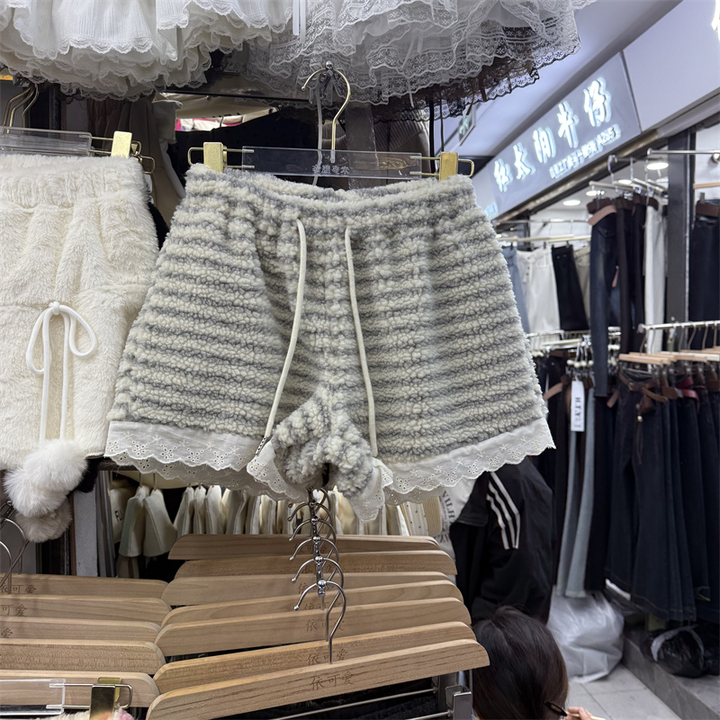 甜美蕾丝花边条纹毛绒休闲短裤女秋冬新款减龄显瘦a字阔腿靴裤子