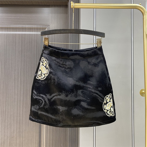 高级感中式国风刺绣短裙女春秋2025新款高腰显瘦防走光包臀半身裙