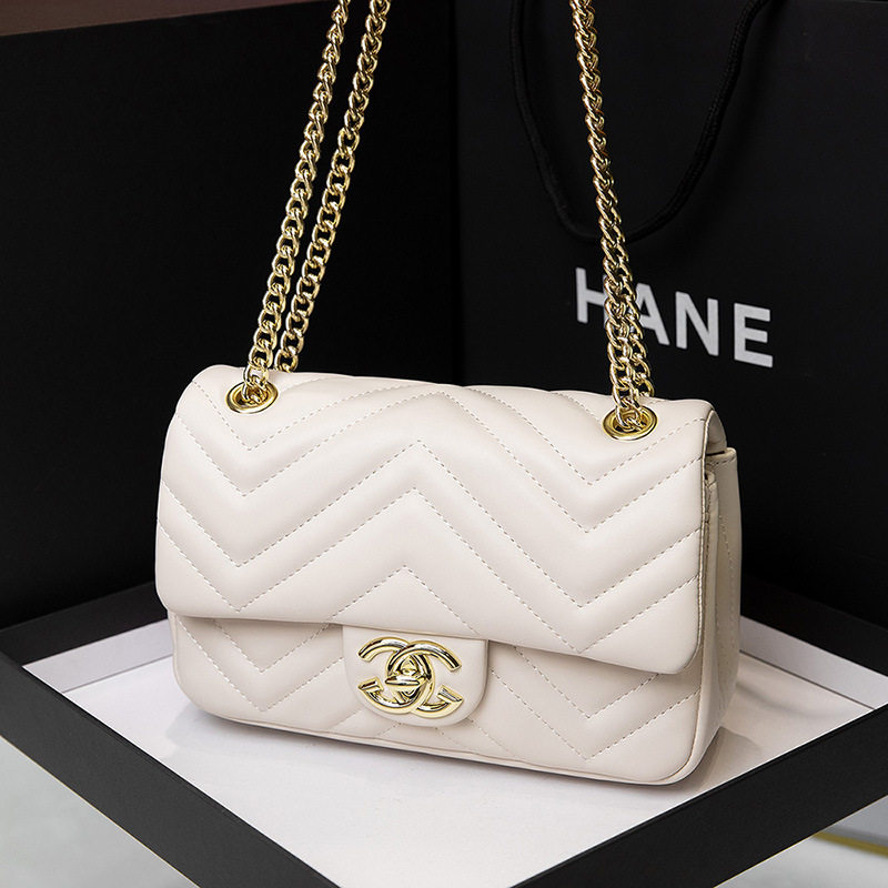 大牌新款爱心菱格链条时尚百搭真皮单肩斜挎包简约休闲百搭女包