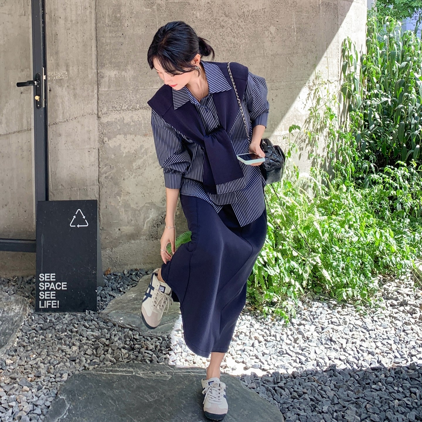 藏青色条纹学院风长袖衬衫套装女2025春秋季新款显瘦半身裙两件套图片