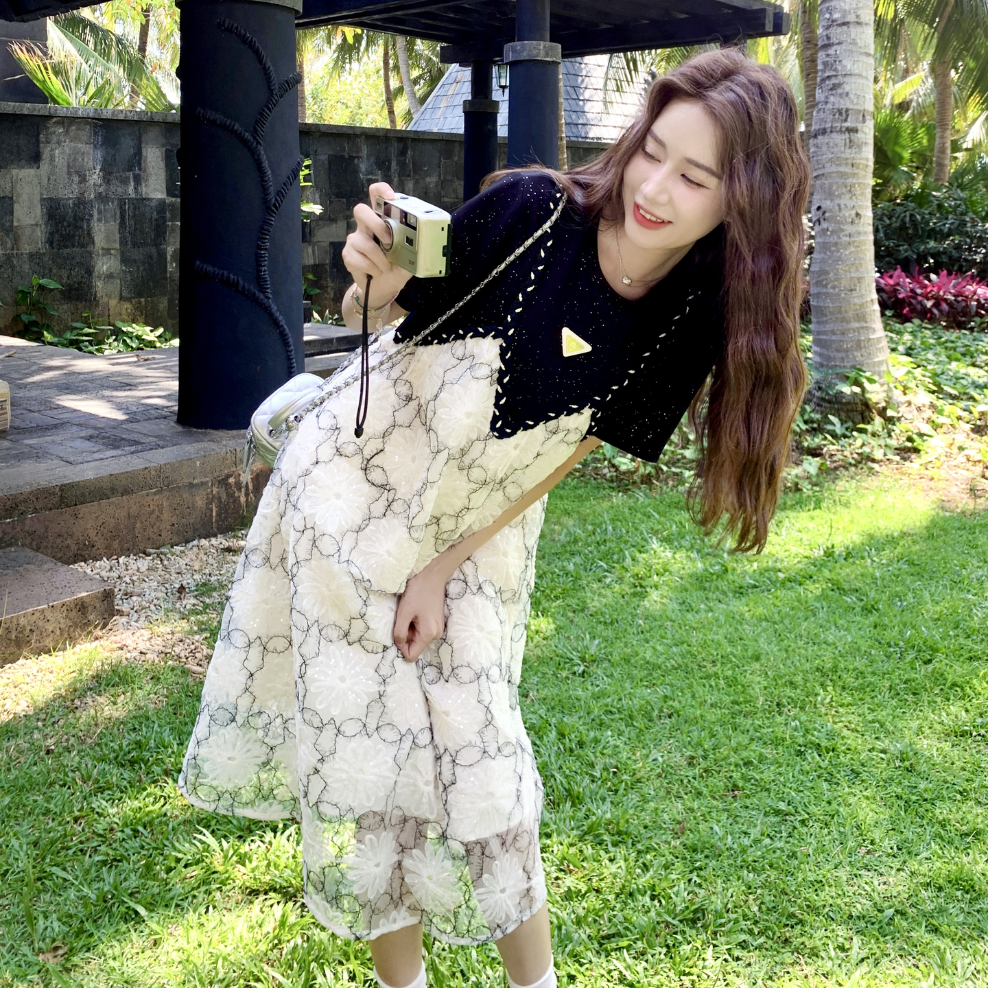 假两件蕾丝钩花拼接连衣裙女2025夏季小众设计撞色圆领A字中长裙，女装连衣裙，艾艾淮淮