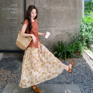 温柔系穿搭无袖上衣时尚套装女夏新款小个子显瘦碎花半身裙两件套图片